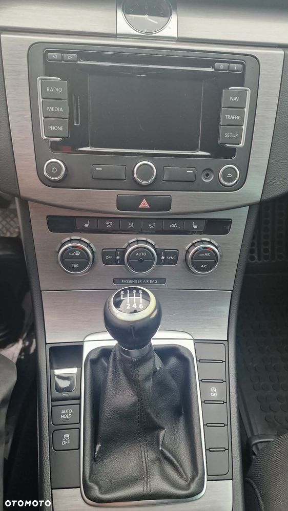 Volkswagen Passat 2.0 TDI BlueMotion Technology Comfortline - 8