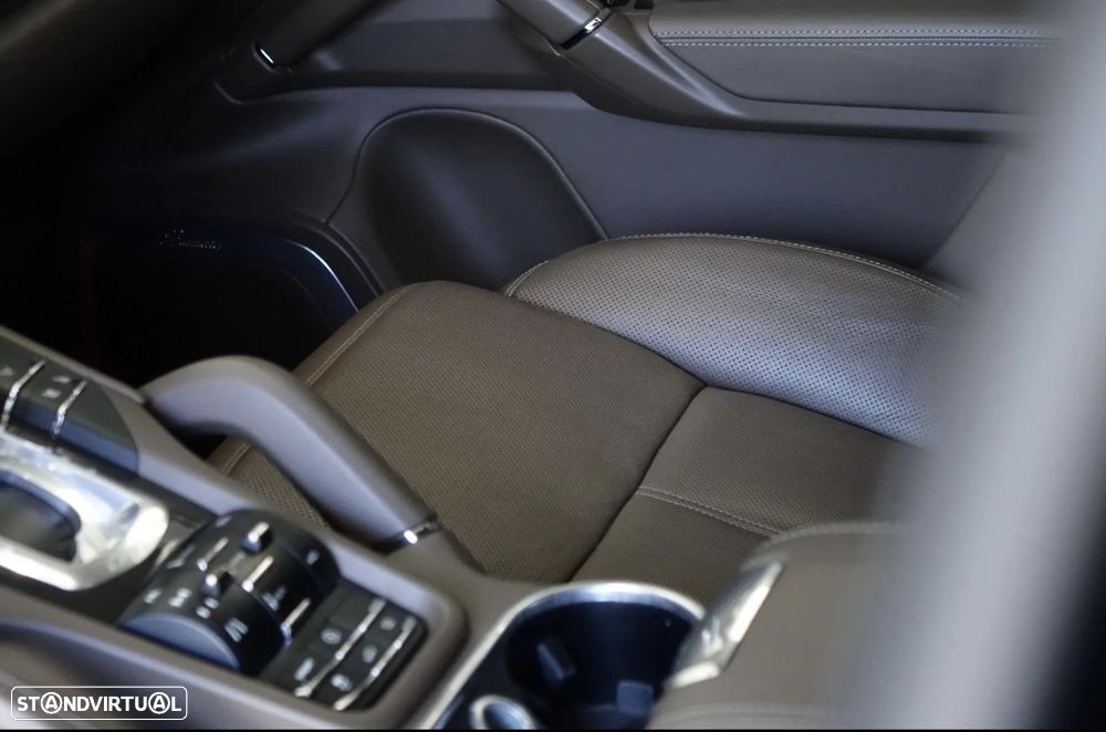 Porsche Cayenne Turbo - 33