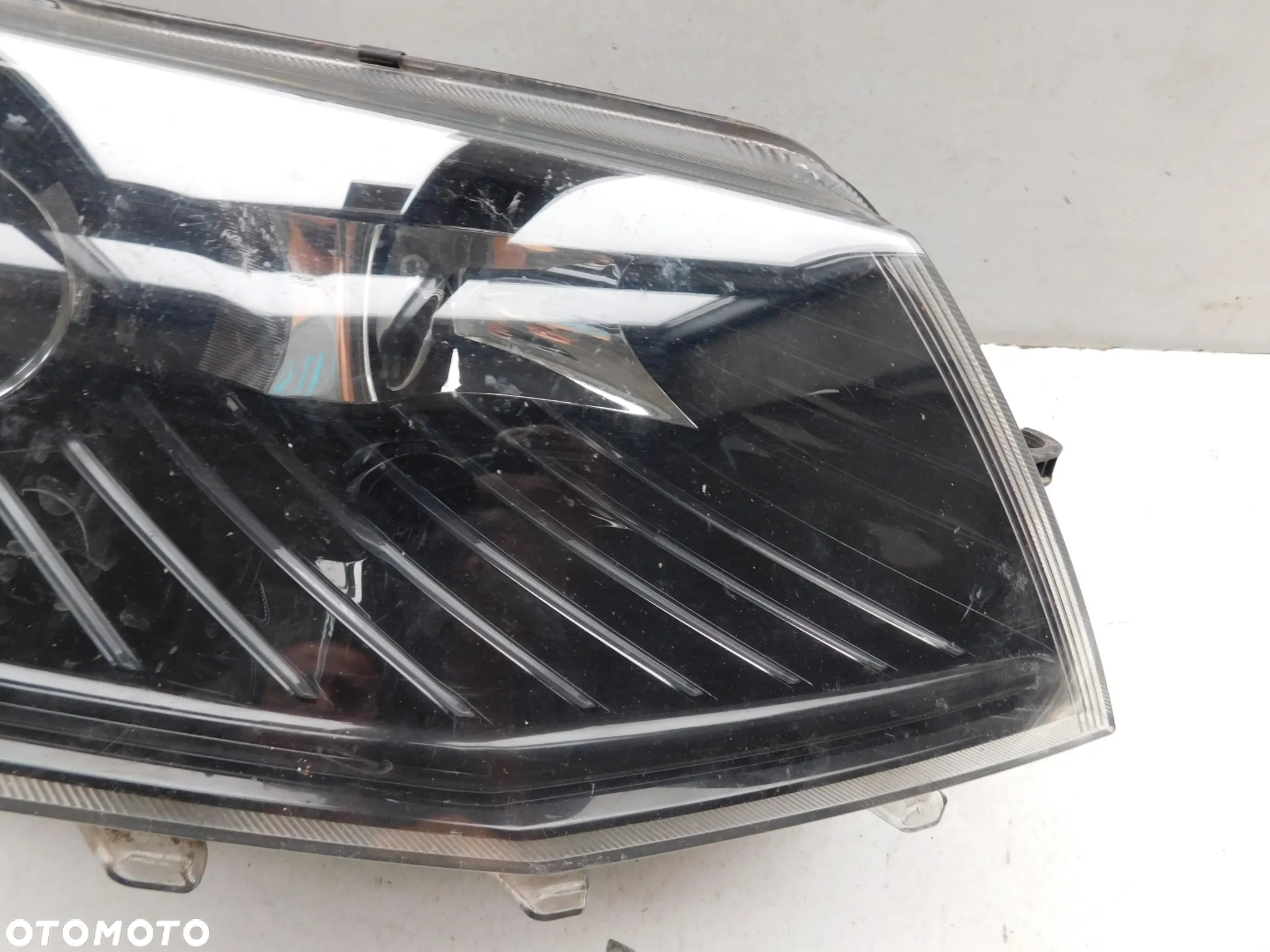 lampa prawa przód SKODA OCTAVIA III XENON SKRĘTNY EUROPA - 10