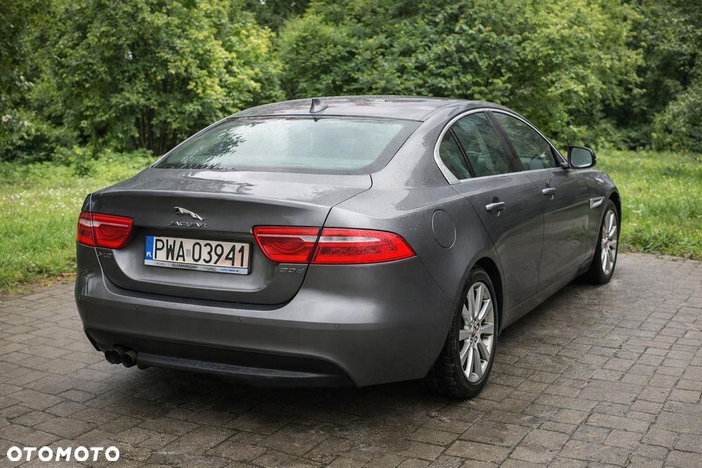 Jaguar XE 2.0 D Prestige - 2