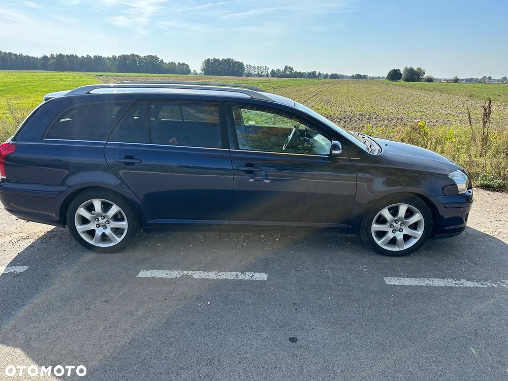 Toyota Avensis - 9