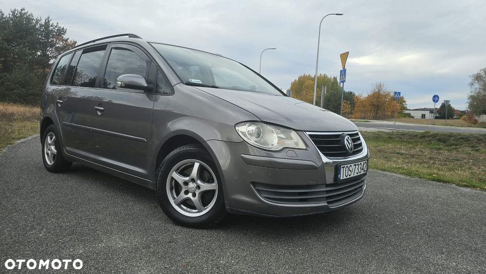 Volkswagen Touran - 12