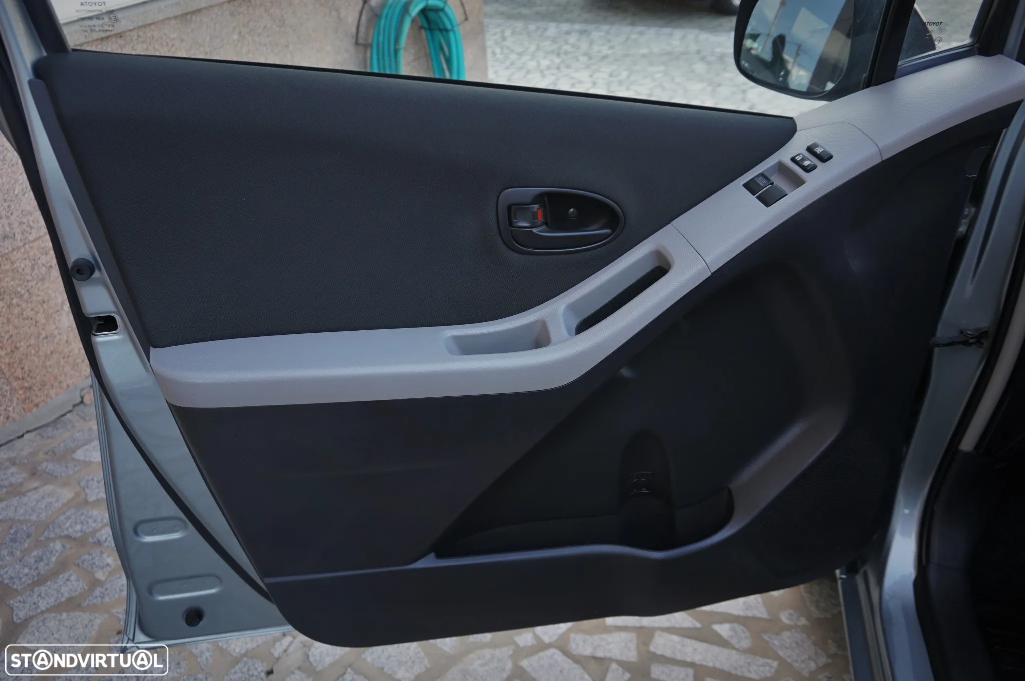 Toyota Yaris 1.0 VVT-i Comfort+AC - 10