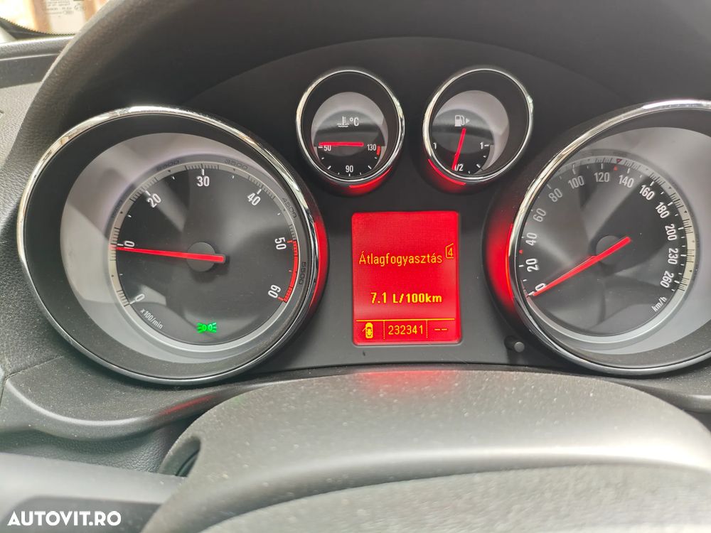Opel Insignia - 10