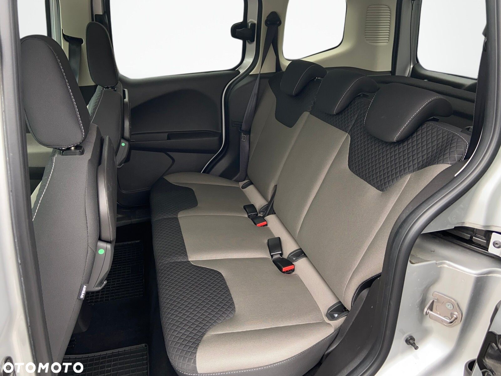 Ford Tourneo Courier 1.5 TDCi Titanium - 13