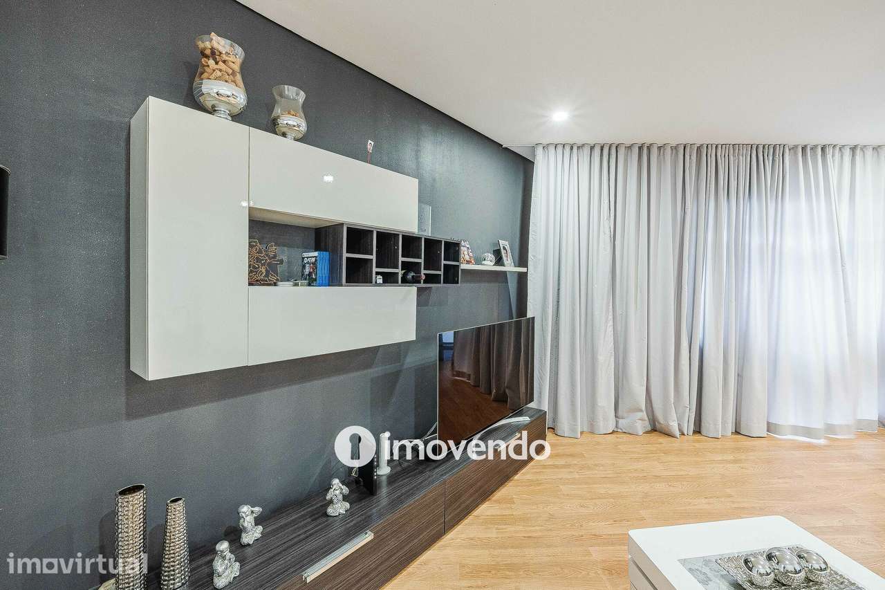 Apartamento T3+1, com áreas generosas, no Laranjeiro - Grande imagem: 4/43