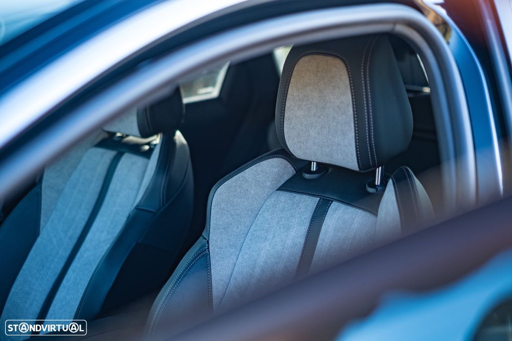 Peugeot 3008 1.6 Hybrid4 GT Pack e-EAT8 - 19