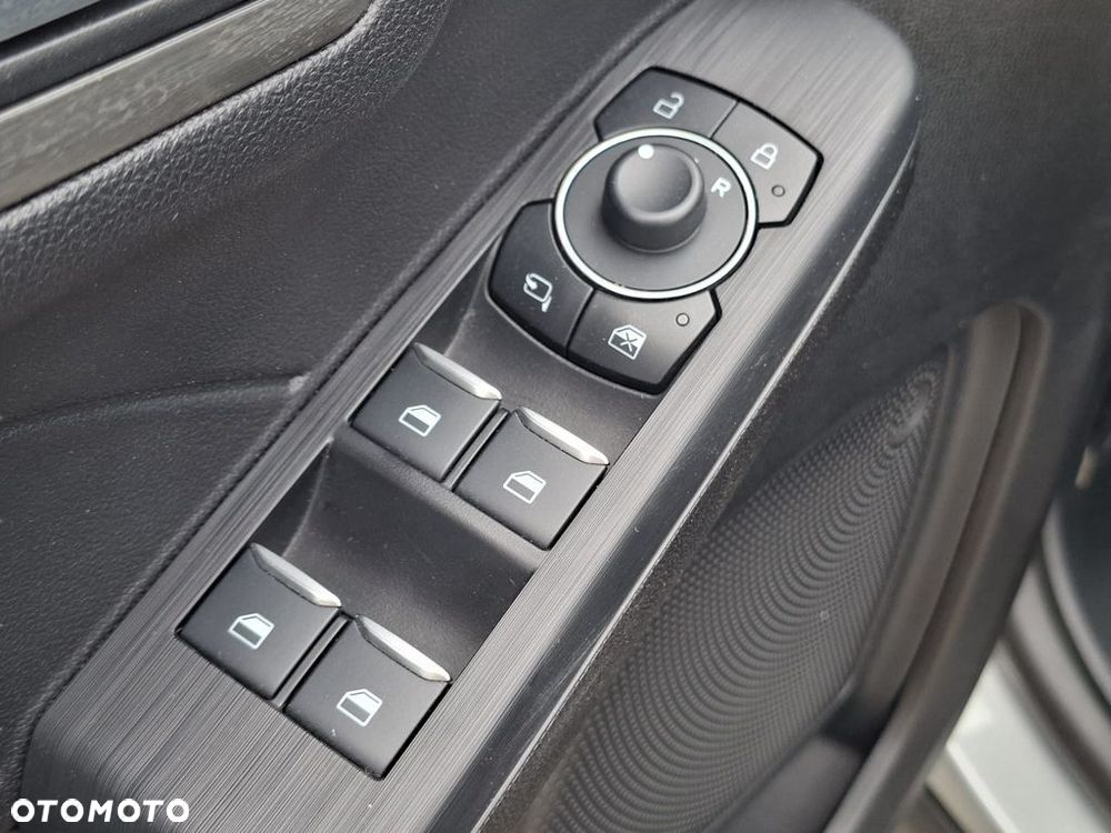 Ford Kuga 2.5 FHEV FWD Titanium eCVT - 32