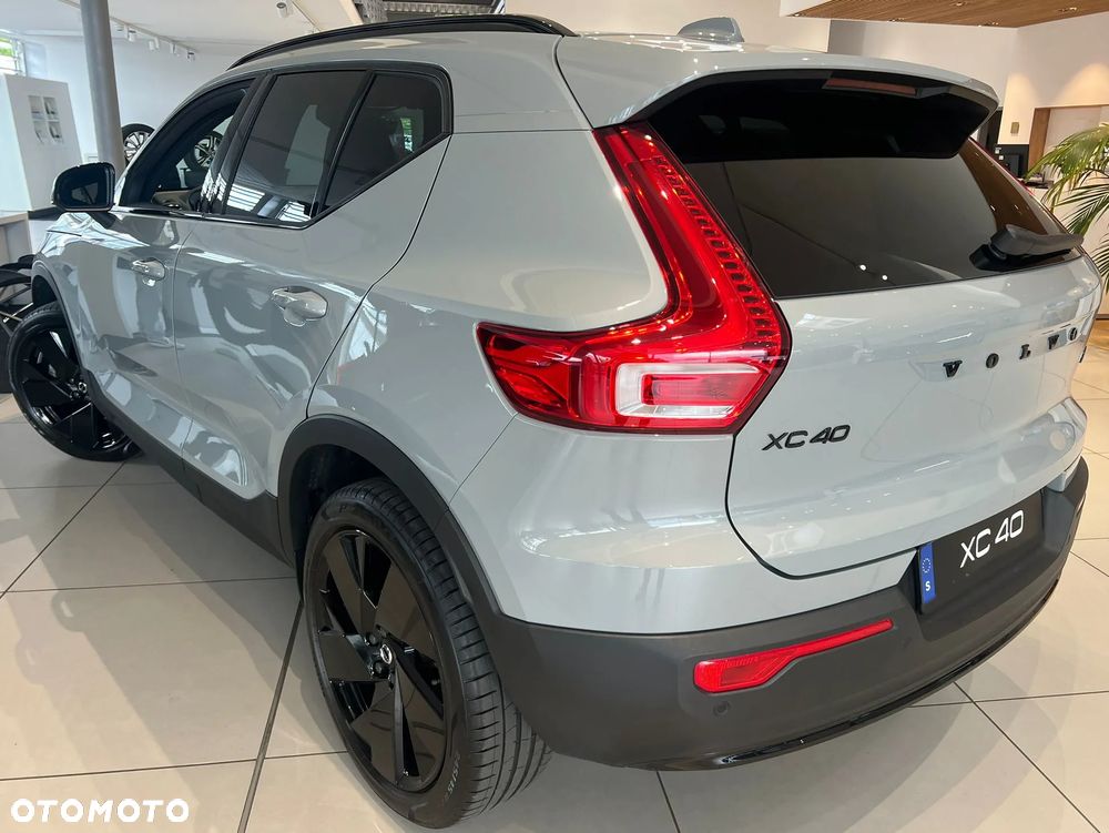 Volvo XC 40 B4 AWD Plus Dark - 13