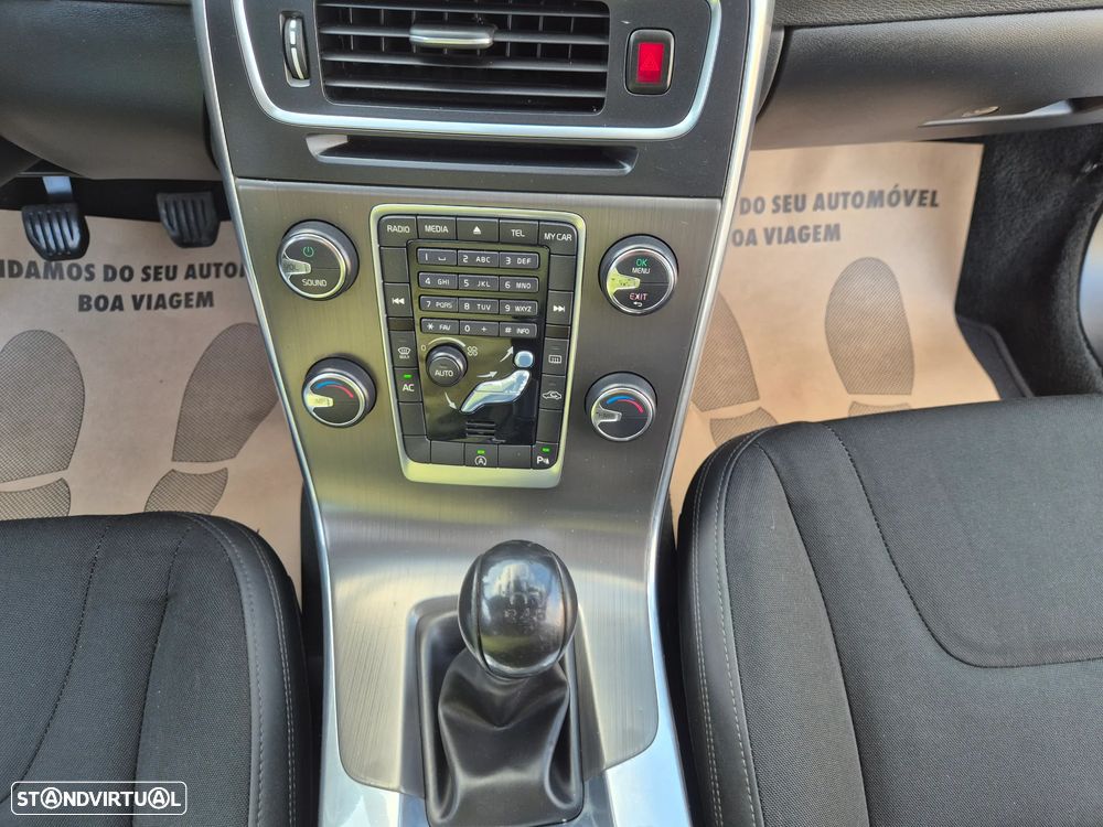 Volvo V60 1.6 D2 Momentum Eco - 11