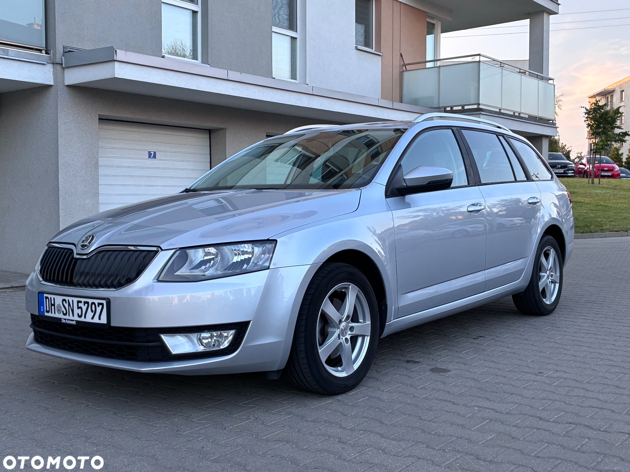 Skoda Octavia 1.6 TDI Ambiente DSG - 2