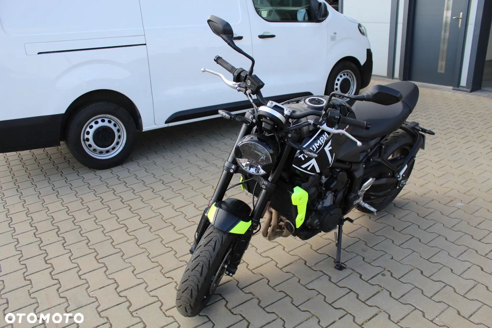 Triumph Trident - 4