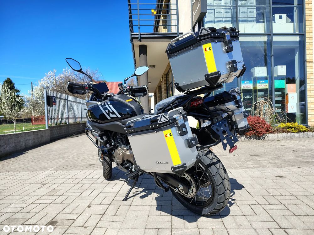 QJMOTOR SRT 600SX - 16