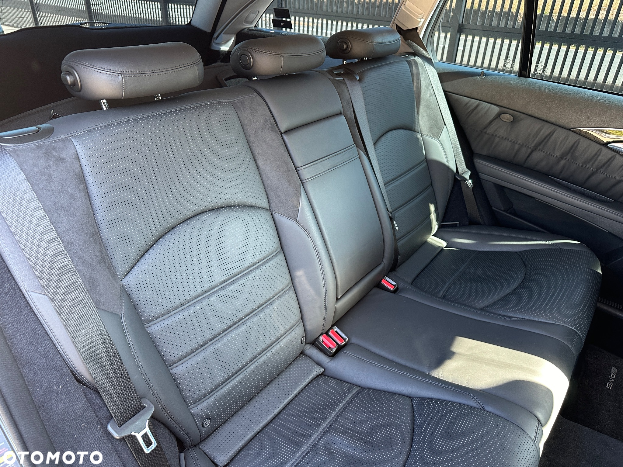 Mercedes-Benz Klasa E 63 AMG T 7G-TRONIC - 22