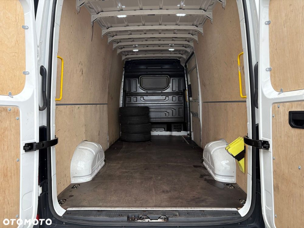 Volkswagen Crafter Furgon 4490 - 14