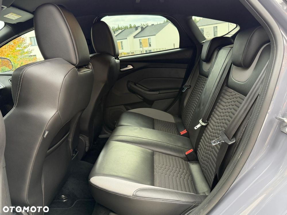 Ford Focus 2.0 EcoBoost ST - 24