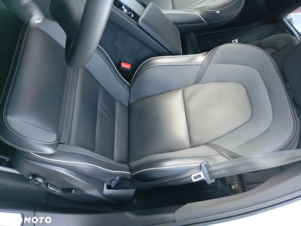 Volvo XC 60 B4 D AWD Ultimate Dark - 12