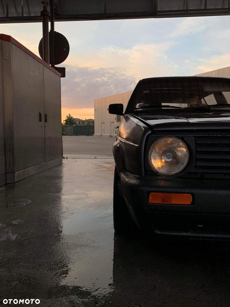 Volkswagen Golf - 1
