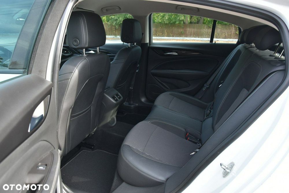 Opel Insignia - 15