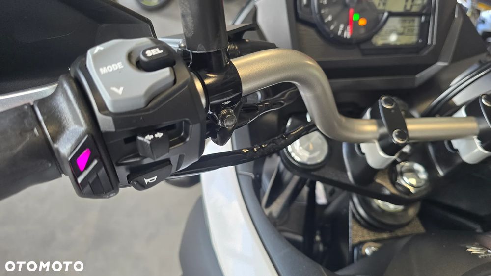 Suzuki V-STROM - 12