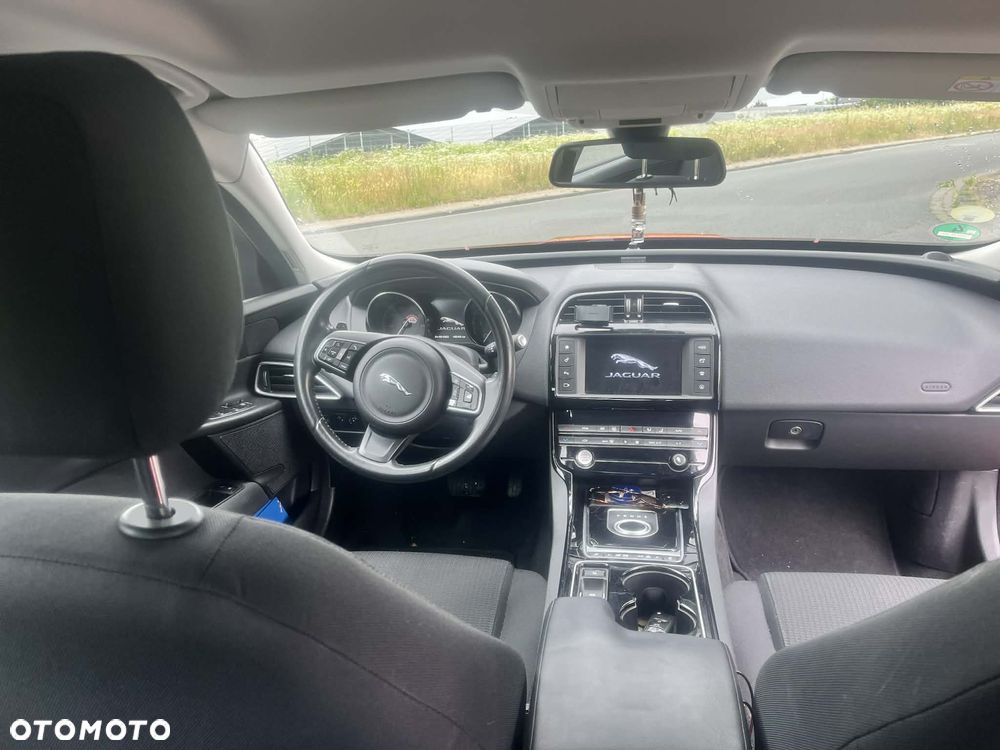 Jaguar XE E-Performance Pure - 8