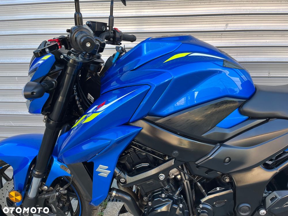 Suzuki GSX - 26