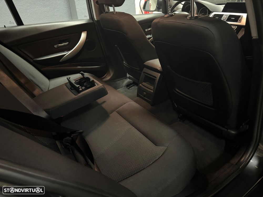 BMW 318 d Essence - 28