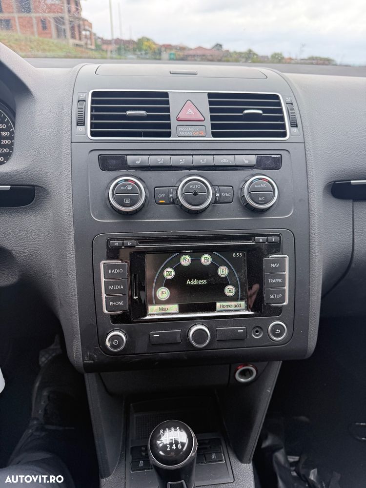 Volkswagen Touran - 8