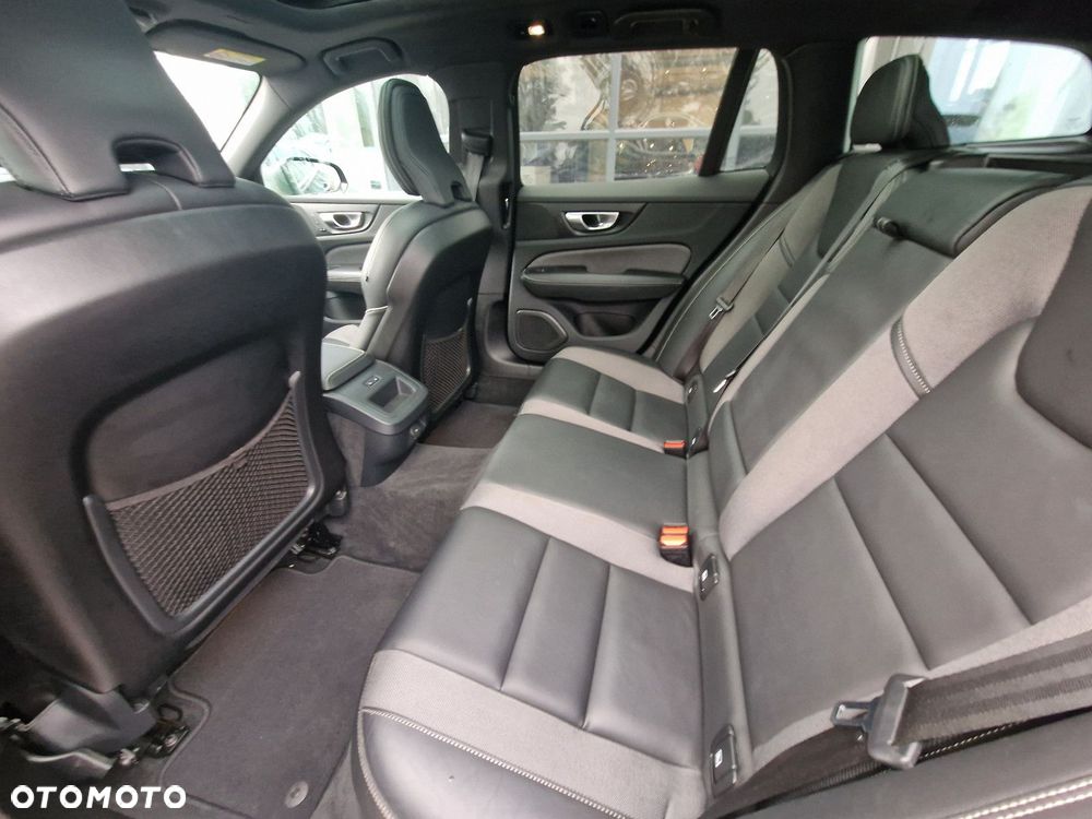 Volvo V60 Cross Country - 13