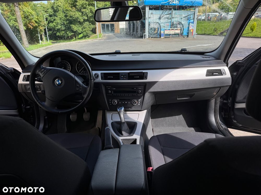 BMW Seria 3 318i - 16