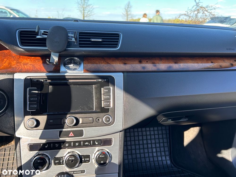 Volkswagen Passat 2.0 Blue TDI SCR Highline - 25