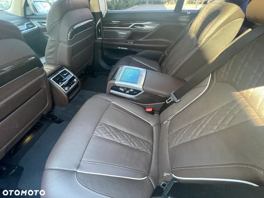 BMW Seria 7 740Le iPerformance - 9