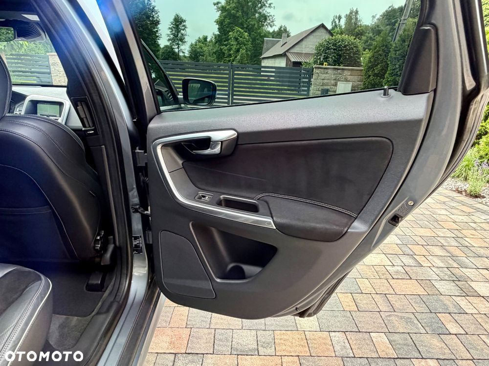 Volvo XC 60 D4 Drive-E R-Design Momentum - 27