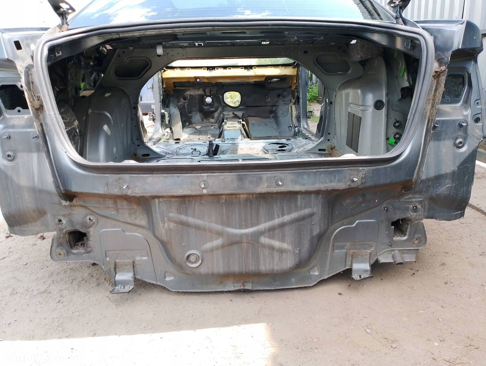 WANNA BAGAŻNIKA PAS TYLNY VW JETTA V SEDAN LD7X - 2