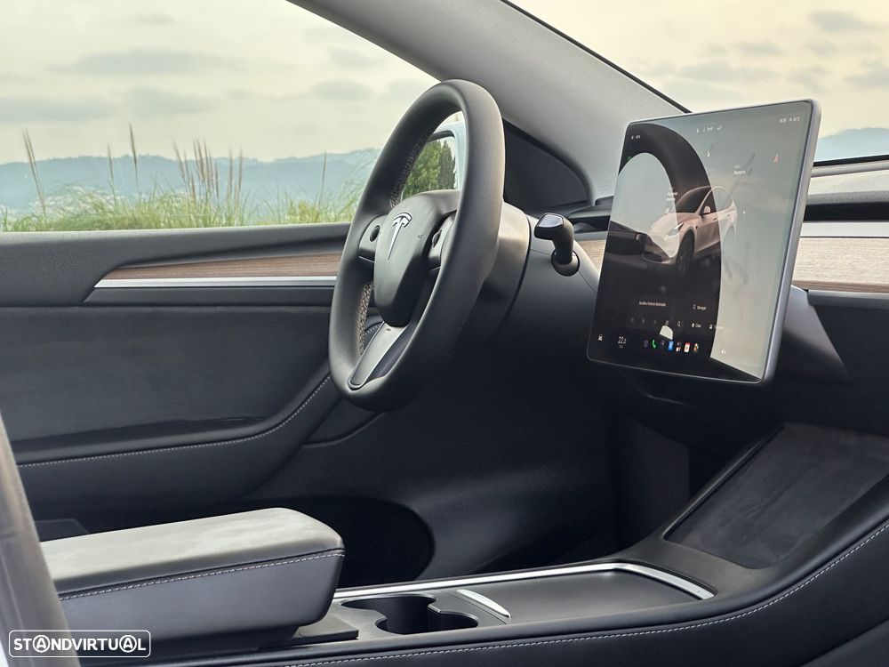 Tesla Model Y Long-Range RWD - 14