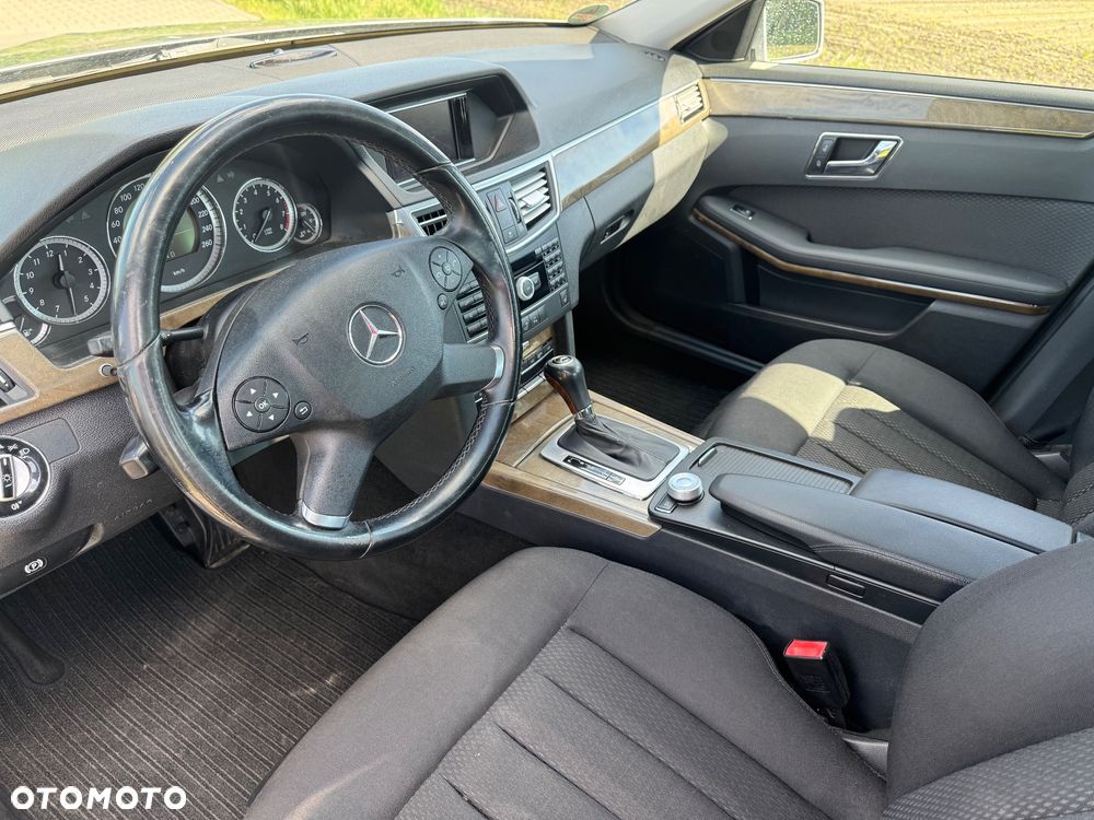 Mercedes-Benz Klasa E 250 BlueEFFICIENCY 7G-TRONIC Elegance - 13