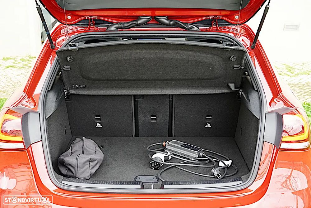 Mercedes-Benz A 250 e AMG Line - 18