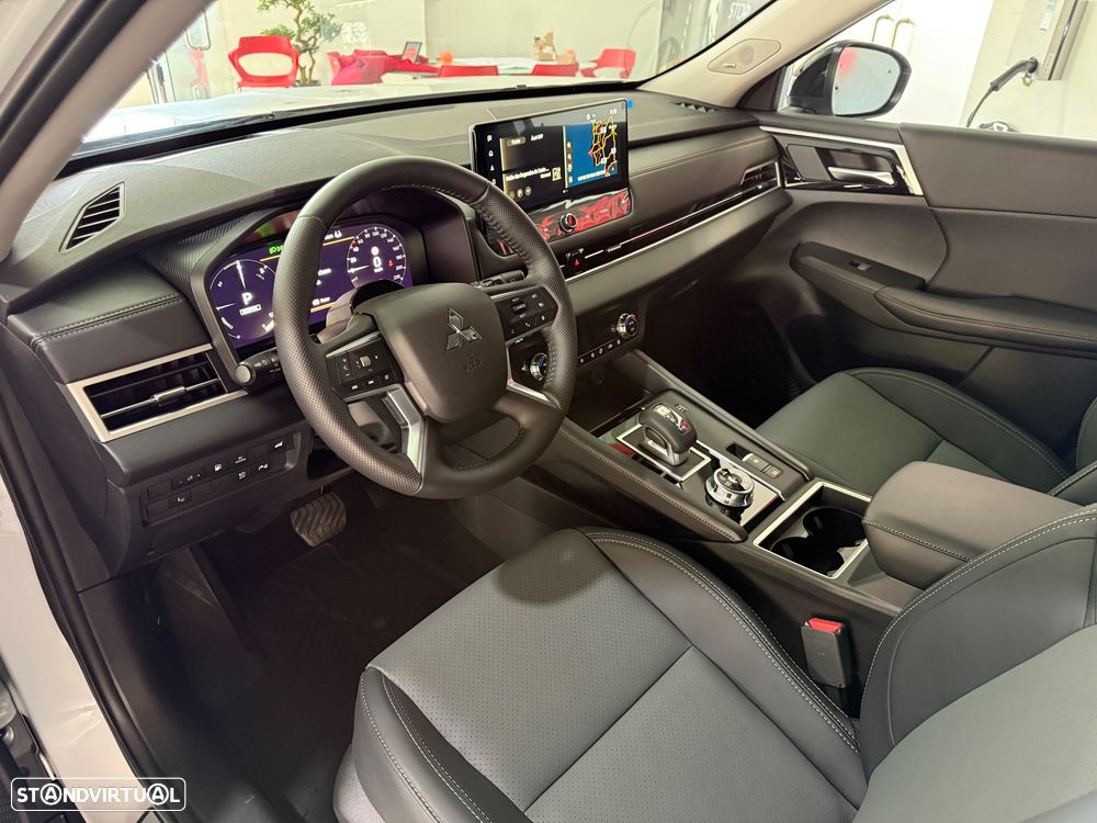 Mitsubishi Outlander - 6