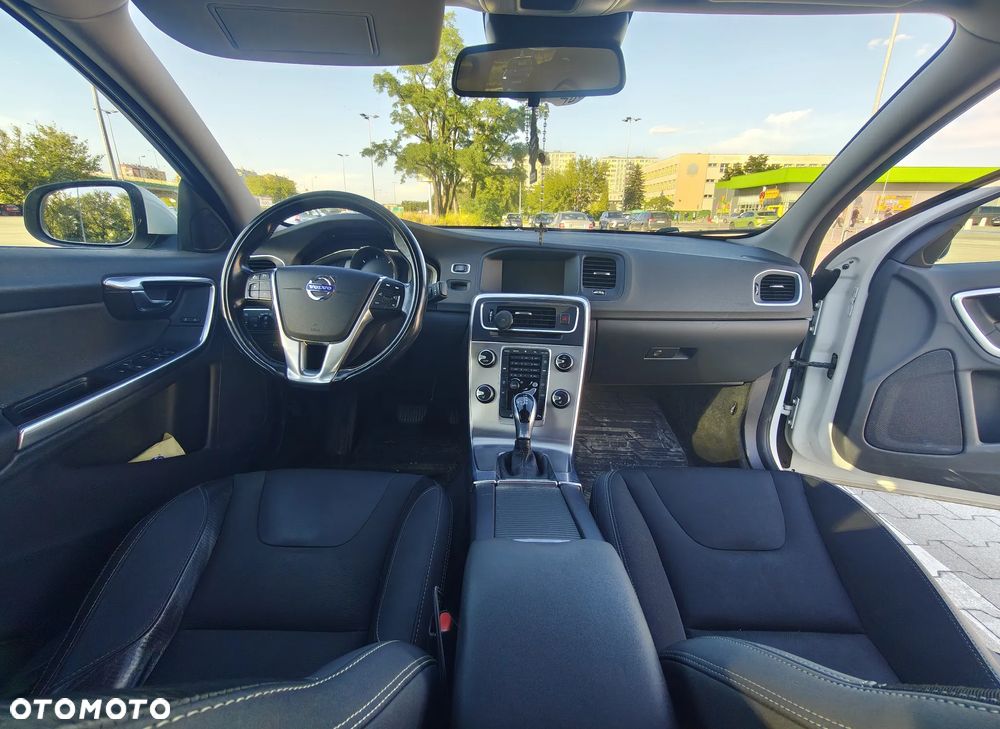 Volvo S60 D5 AWD Momentum - 5