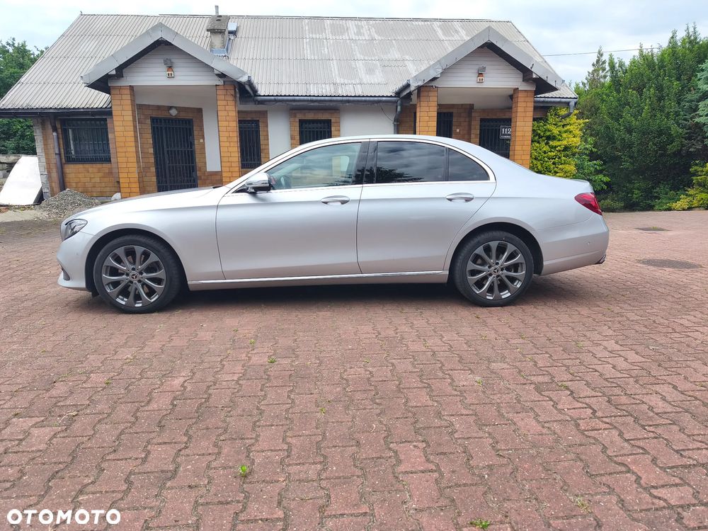 Mercedes-Benz Klasa E 220 d 4-Matic 9G-TRONIC - 2
