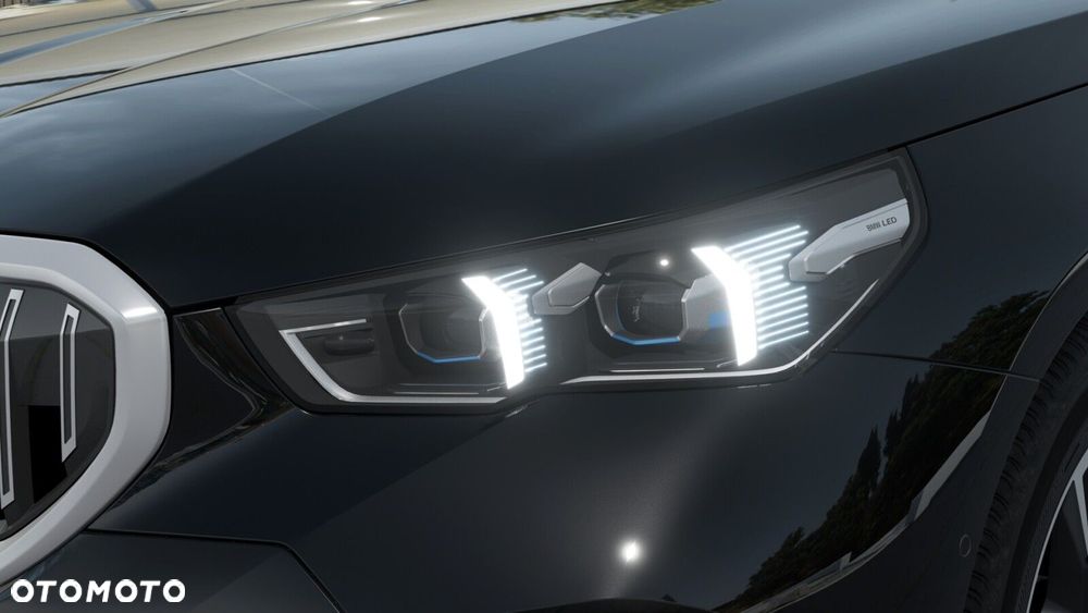 BMW i5 - 8