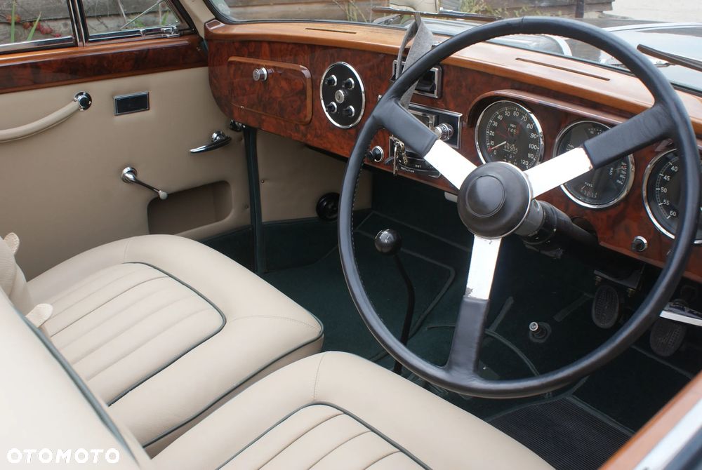 Aston Martin Lagonda - 3