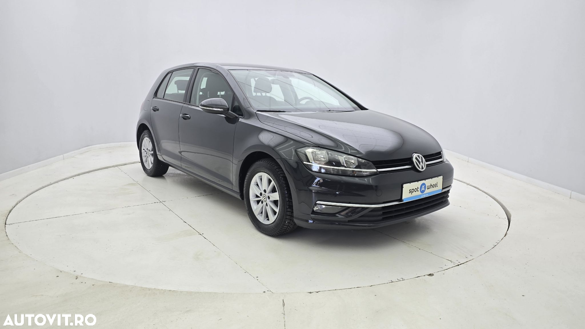 Volkswagen Golf 1.6 TDI Comfortline - 4