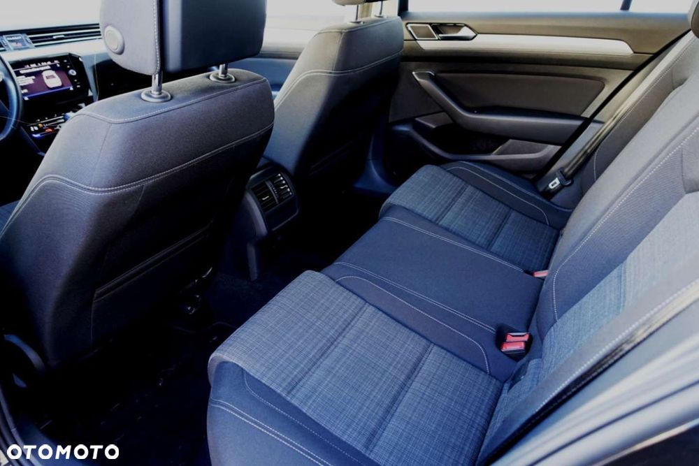 Volkswagen Passat - 13