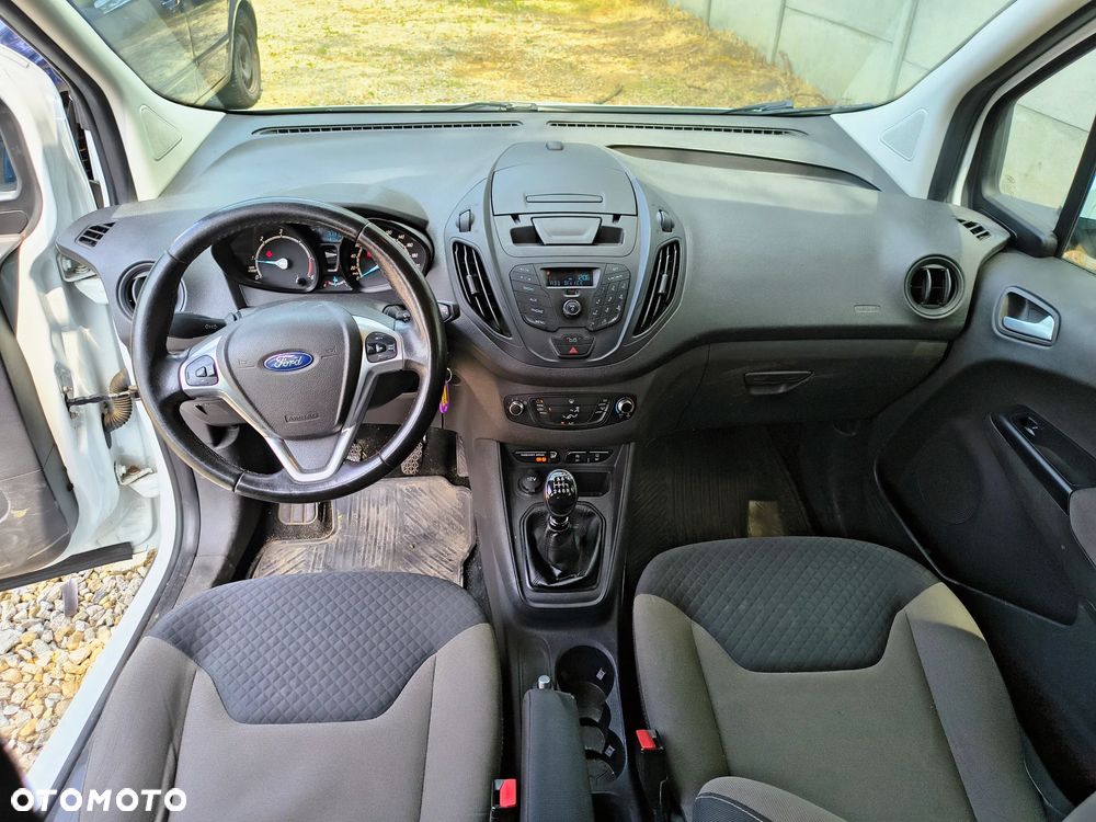 Ford Transit Courier - 10