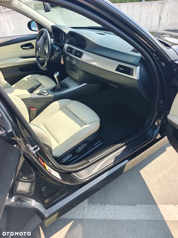 BMW Seria 3 325xi - 13