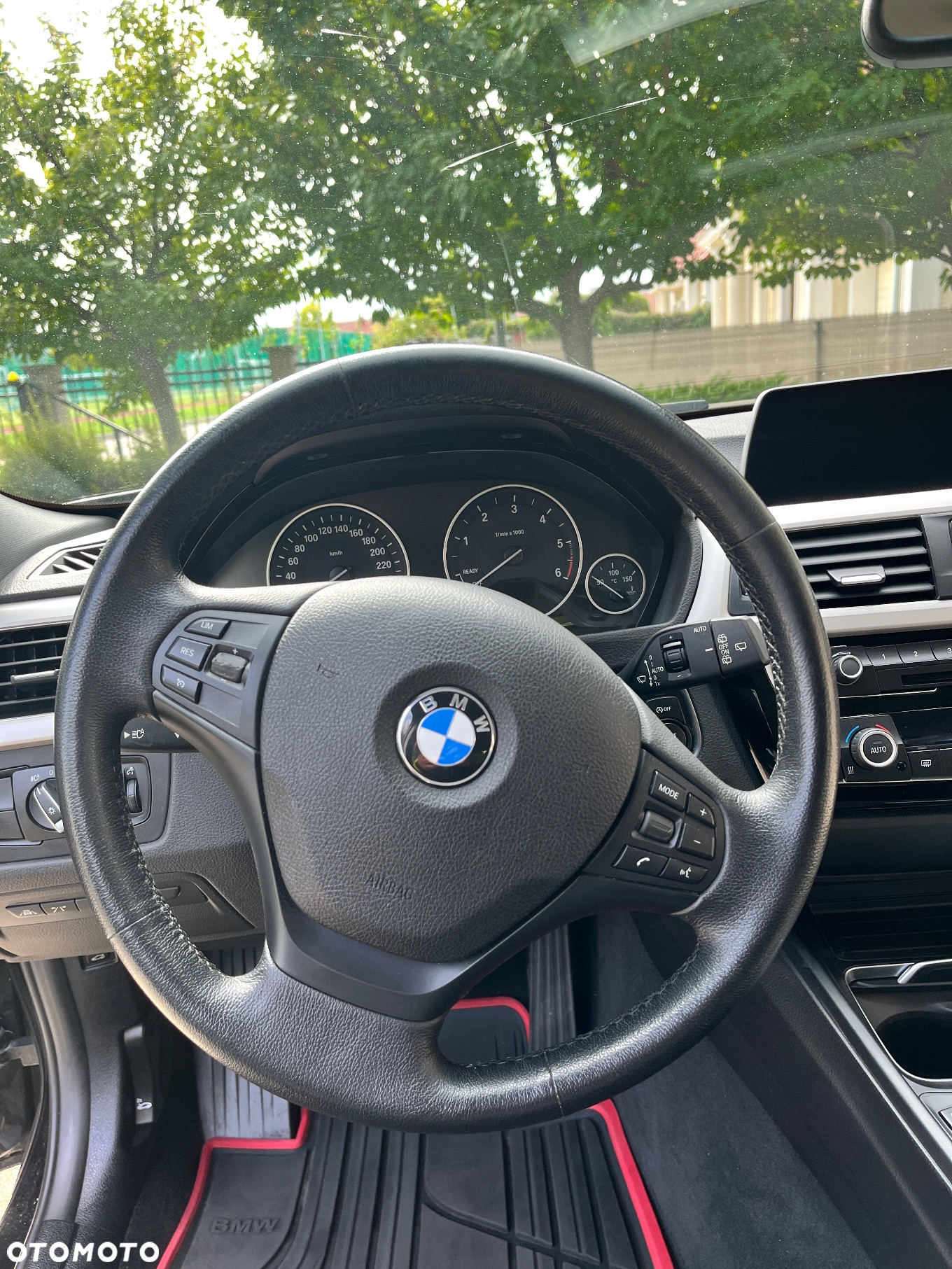 BMW Seria 3 318d Touring - 10