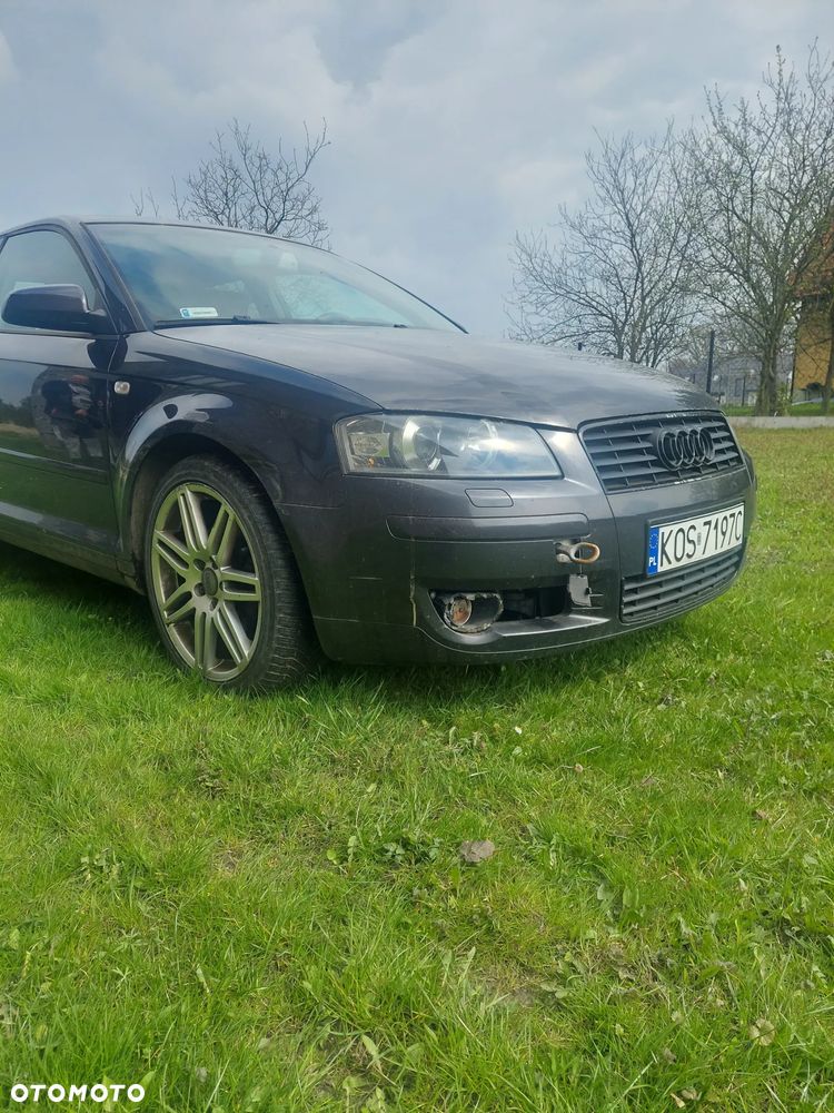 Audi A3 3-drzwiowe 2.0 FSI Ambition - 4