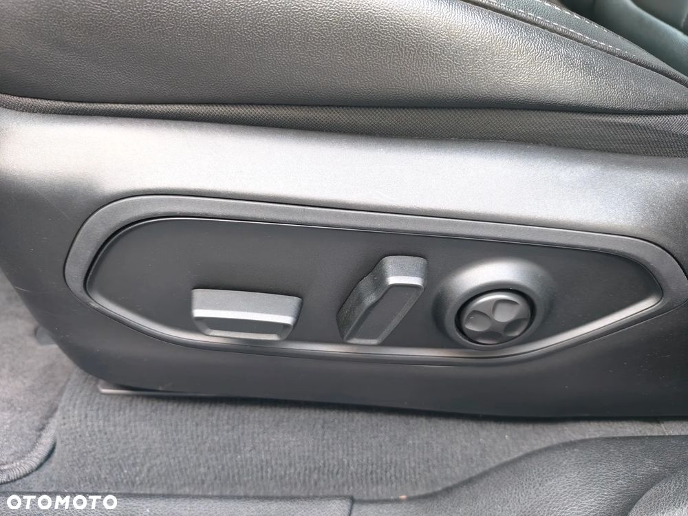 Jeep Grand Cherokee - 22