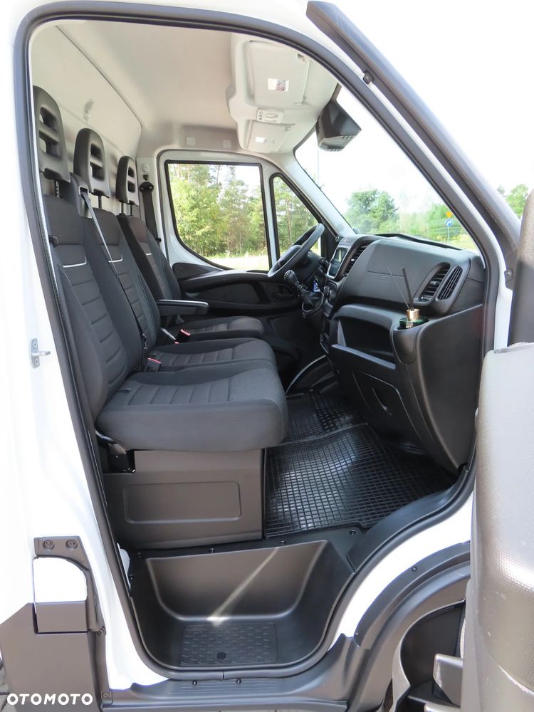 Iveco DAILY 35C16 3.0 HPI Chłodnia 7 E.Palet 3710 mm Dł. WZMACNIANY Agregat Thermo King 0*C Boczne Drzwi Zabudowy DMC 3500 DUŻA Ładowność 1160 Kg Nowe OPONY + Serwis W ASO IVECO Virtual Cockpit Carplay / Android Auto Stan Jak Nowy GWARANCJA Gotowy I Dostępny Polecam - 27